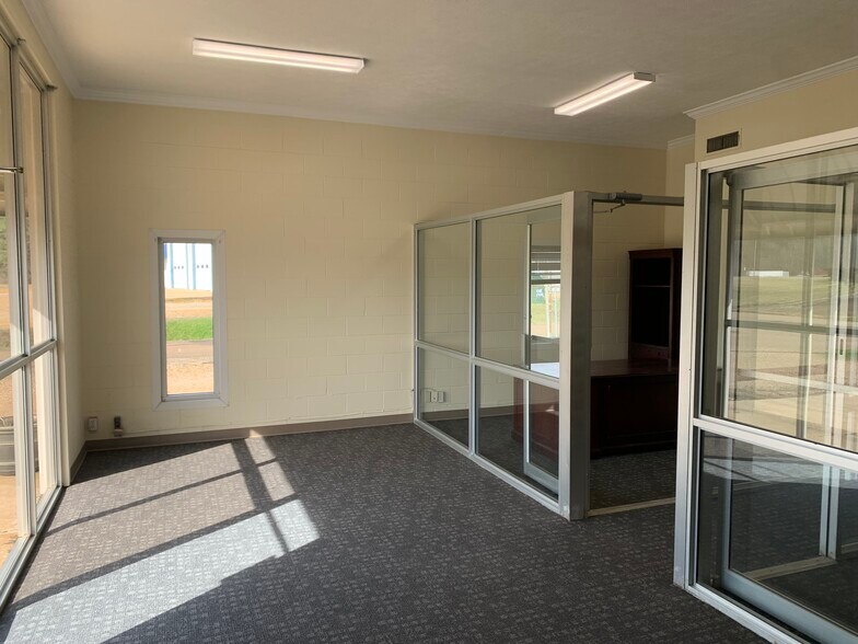 More Photos Of 123 E Plymouth Rd, Columbus Industrial For Lease