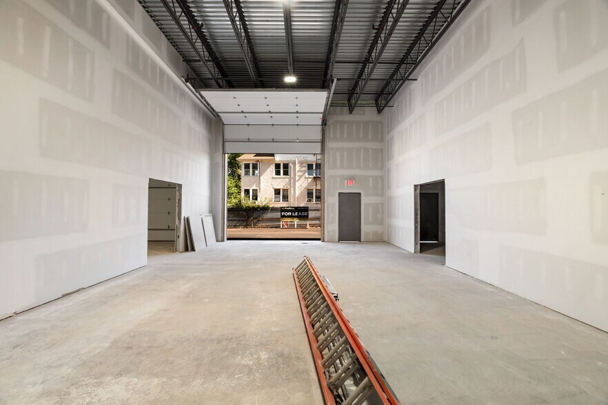 More Photos Of 209 South Ave, Staten Island Service For Lease