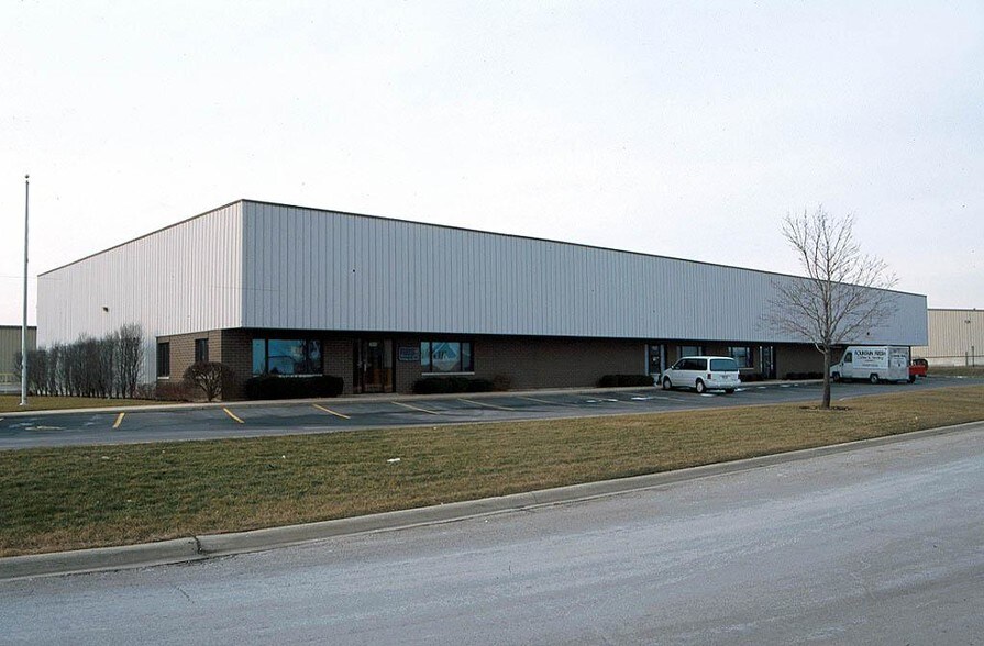 More Photos Of 630-634 Schneider Dr, South Elgin Warehouse For Sale