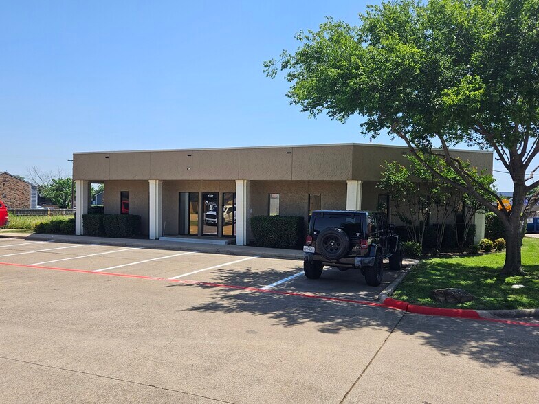 Primary Photo Of 1707 Susan Dr, Arlington Flex For Lease