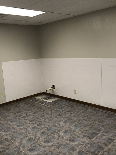 More Photos Of 901 N Virginia Ave, Oklahoma City Manufacturing For Lease