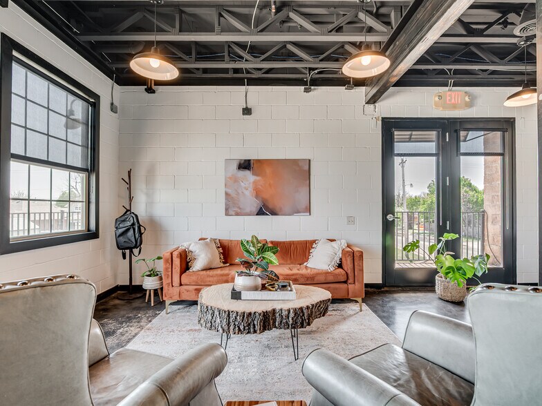 More Photos Of 235 W Hurd St, Edmond Office For Sale