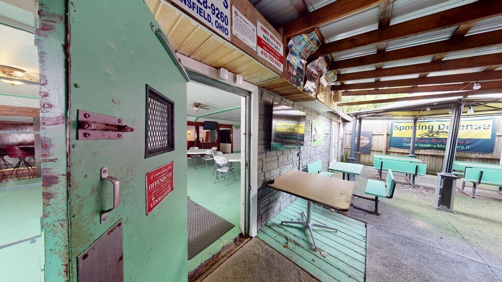 More Photos Of 185 Orange St, Mansfield Bar For Sale