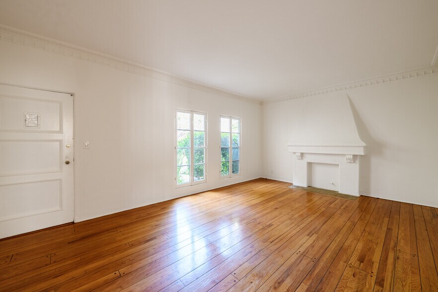 More Photos Of 6017 Whitworth Dr, Los Angeles Apartments For Sale