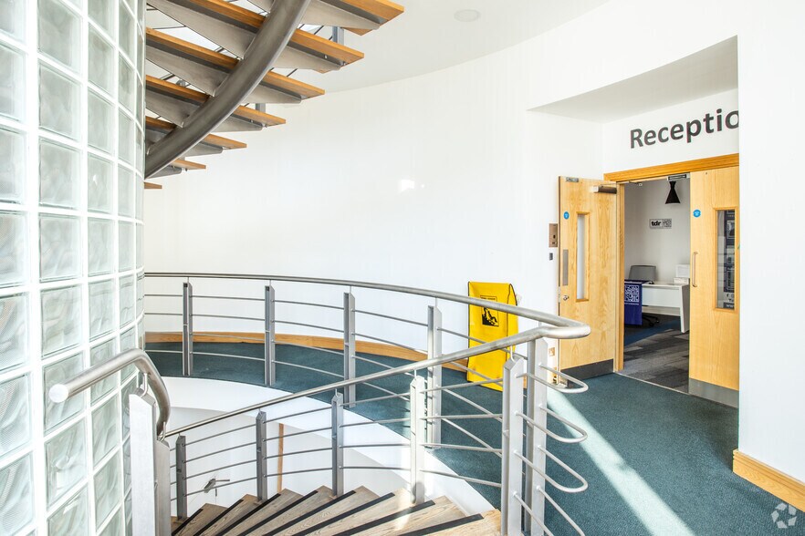 More Photos Of Benton Ln, Newcastle Upon Tyne Office For Sale