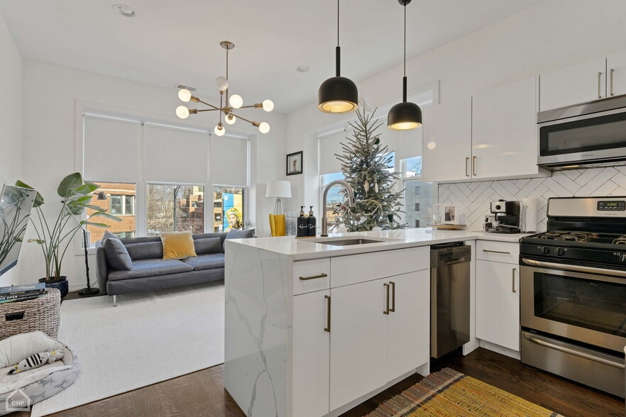 More Photos Of 2301 W Chicago Ave, Chicago Apartments For Sale