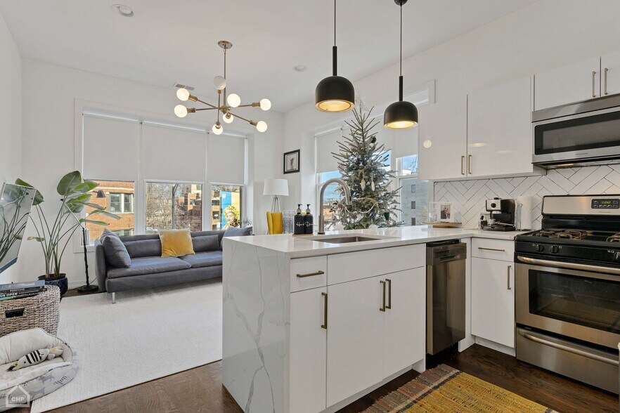 More Photos Of 2301 W Chicago Ave, Chicago Apartments For Sale