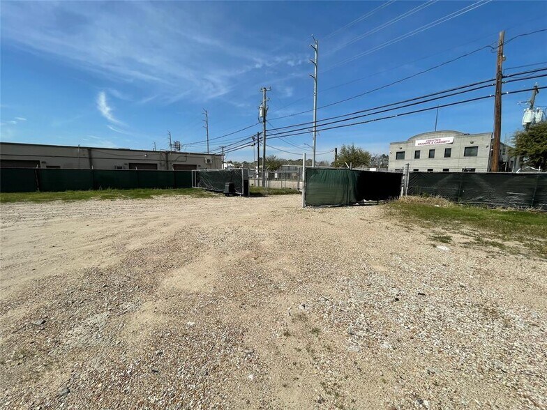 More Photos Of 3443 Pinemont Dr, Houston Land For Lease