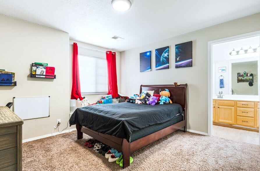 More Photos Of 200 Aldaba Cir NE, Rio Rancho Flex For Sale