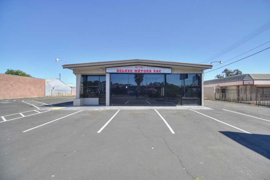 More Photos Of 4554 Auburn Blvd, Sacramento Auto Dealership For Sale