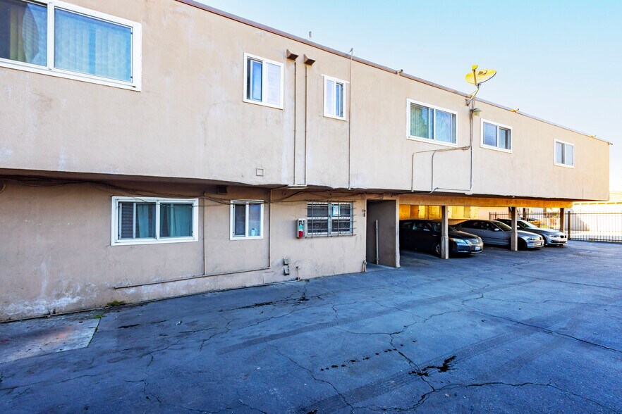 More Photos Of 10130 S Inglewood Ave, Inglewood Apartments For Sale