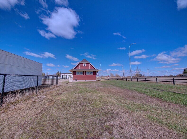 More Photos Of 5015 50 St, Chipman General Retail For Sale