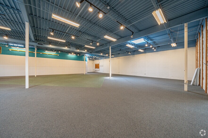 More Photos Of 4700 N University St, Peoria Freestanding For Sale