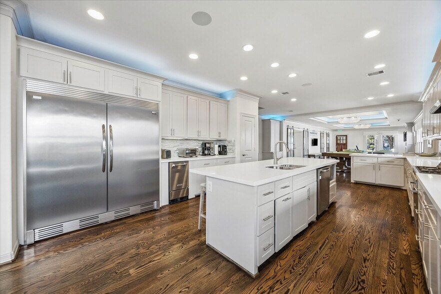 More Photos Of 638 Heights Blvd, Houston Office For Sale