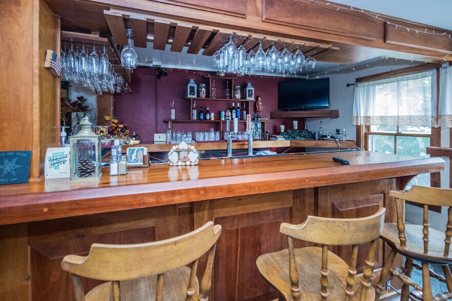 More Photos Of 78 Cream Hill Rd, Mendon Hospitality For Sale