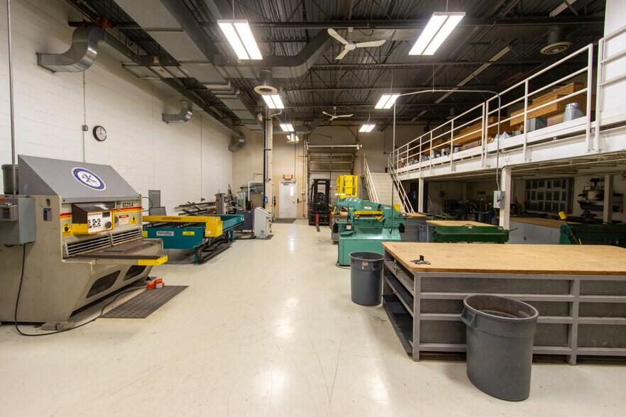 More Photos Of 205 Alexandra Way, Carol Stream Industrial For Sale
