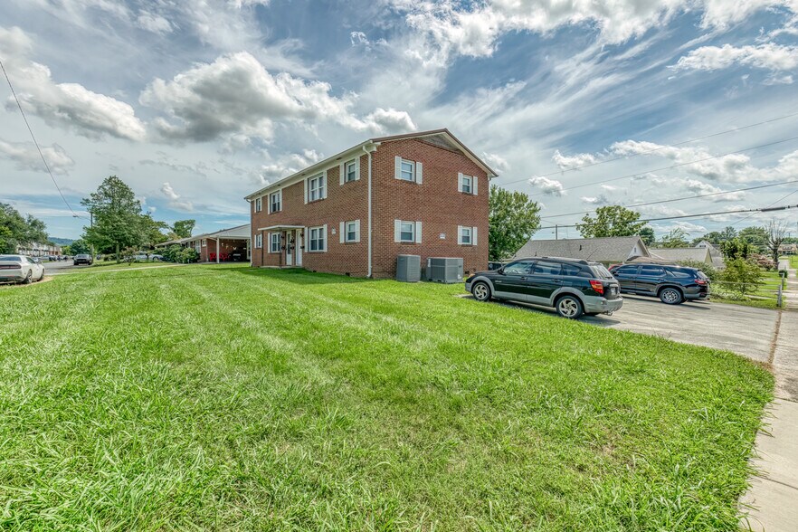 More Photos Of 1300 Holyoke St, Kingsport Apartments For Sale
