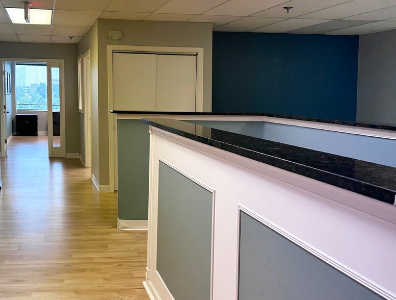 More Photos Of 45150 Russell Branch Pky, Ashburn Office For Sale