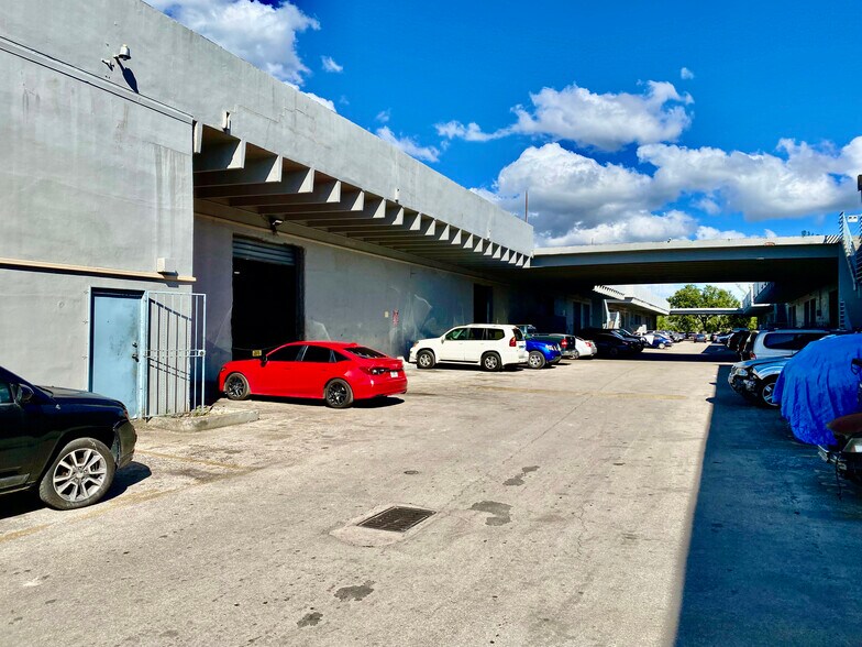More Photos Of 2071 NW 141st St, Opa-locka Warehouse For Lease