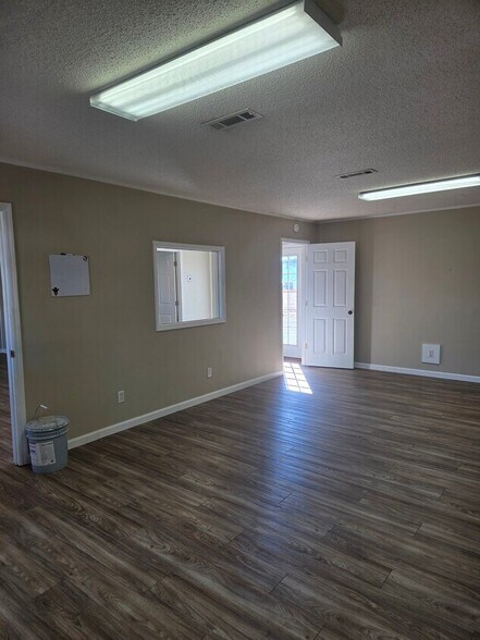 More Photos Of 700 W Grand Ave, Rainbow City General Retail For Lease