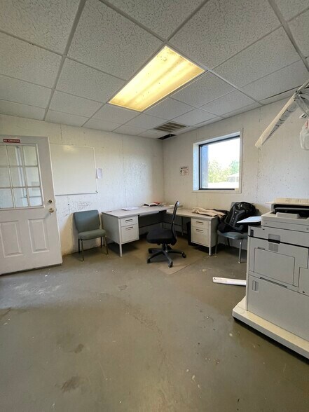 More Photos Of 164 Sherman Way, Searcy Warehouse For Sale