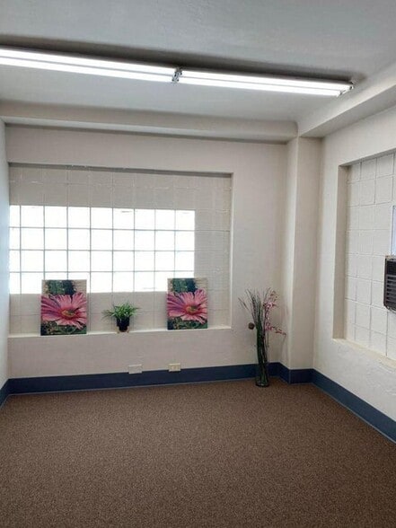 More Photos Of 327 S Fir St, Medford Warehouse For Sale