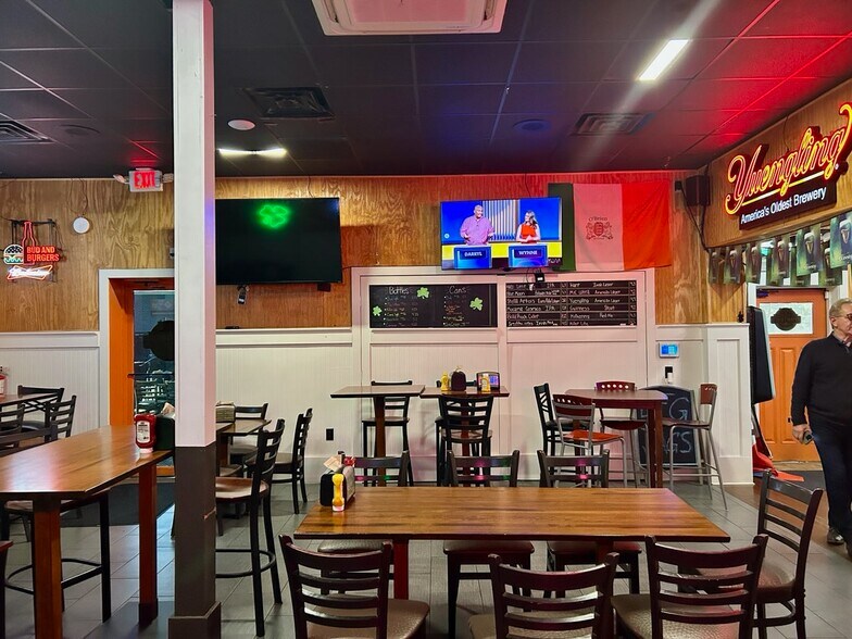 More Photos Of 320 S 8th St, Fernandina Beach Freestanding For Lease