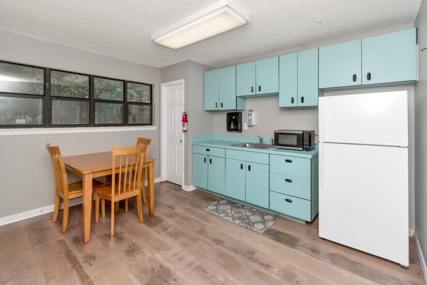 More Photos Of 1962 Spring Hill Ave, Mobile Office For Sale