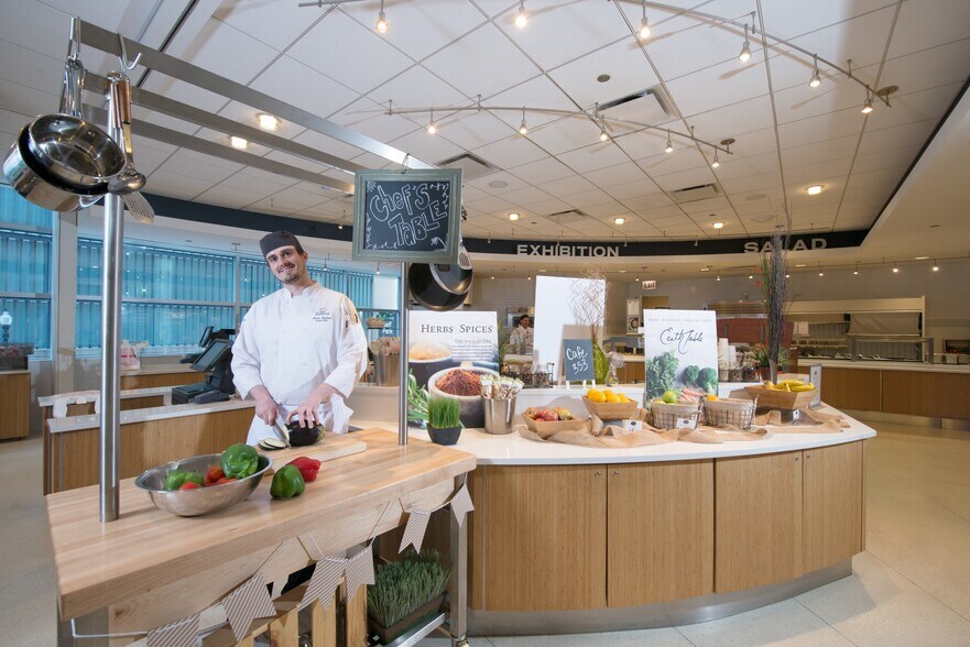 More Photos Of 353 N Clark St, Chicago Office For Sale