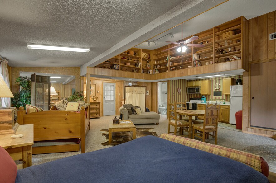 More Photos Of 7367 River Rd, New Braunfels Lodge Meeting Hall For Sale