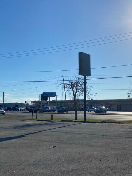 More Photos Of 2443 Military Rd, Niagara Falls Freestanding For Sale