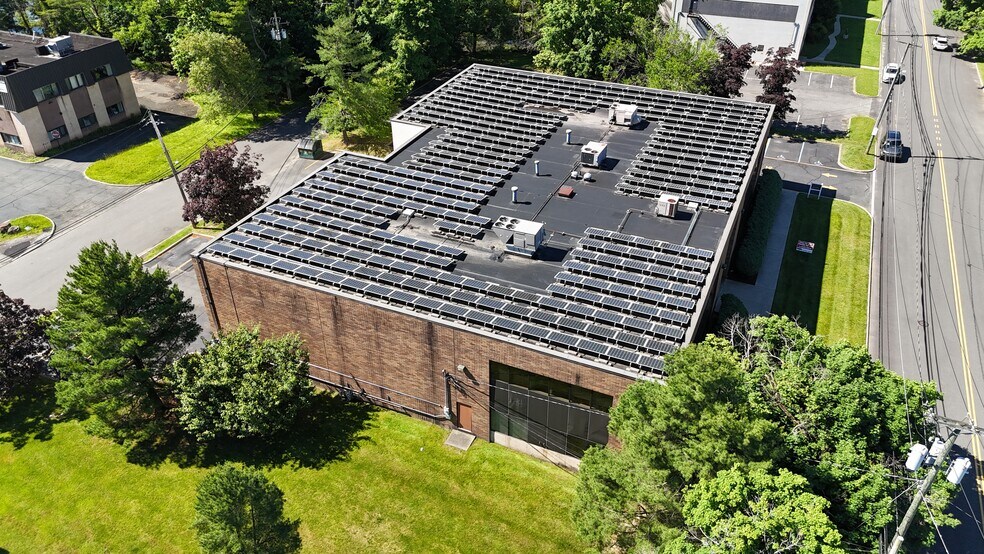 More Photos Of 190 Veterans Dr, Northvale Distribution For Sale