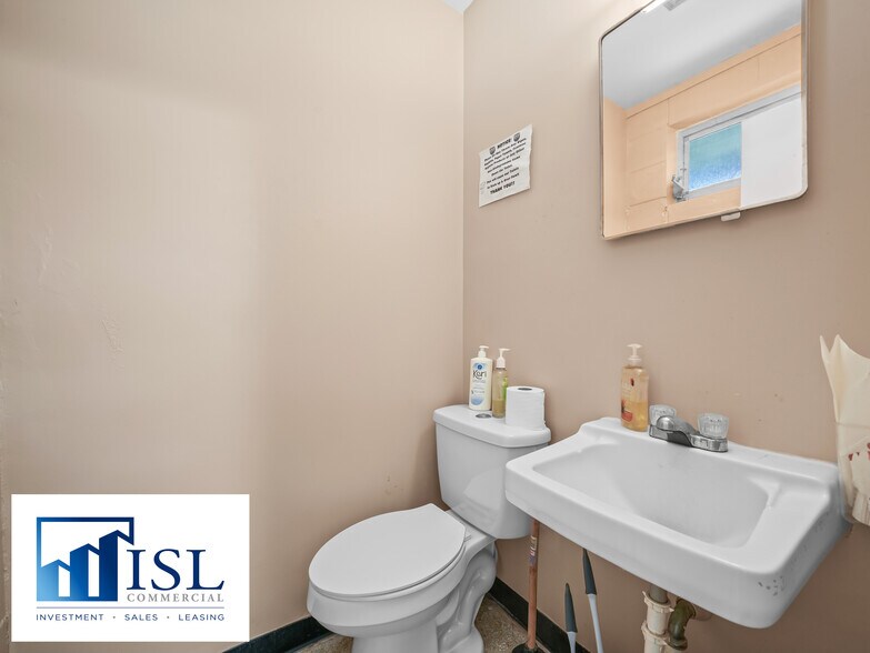 More Photos Of 1400 S Park Ave, Sanford Medical For Sale