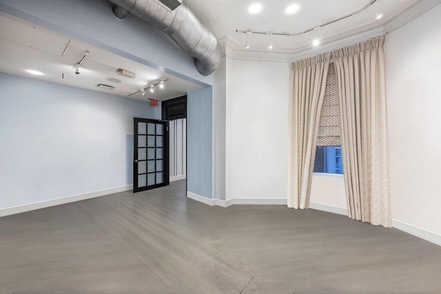 More Photos Of 168 Newbury St, Boston Freestanding For Lease