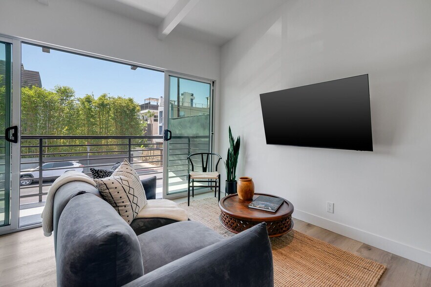 More Photos Of 2602 Pacific Ave, Venice Apartments For Sale