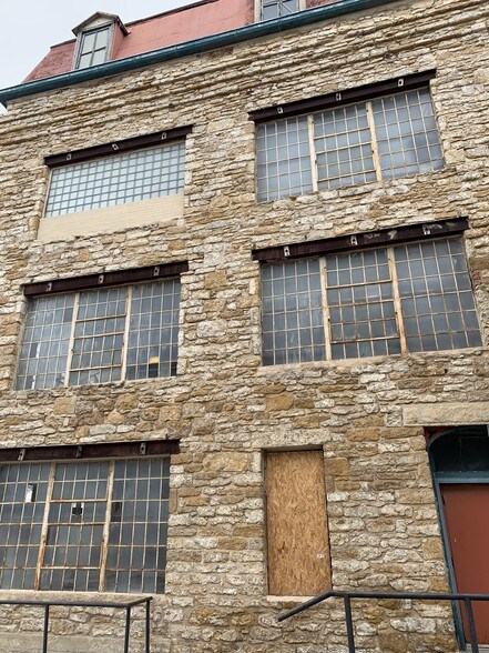 More Photos Of 612 New Hampshire St, Lawrence Office For Lease