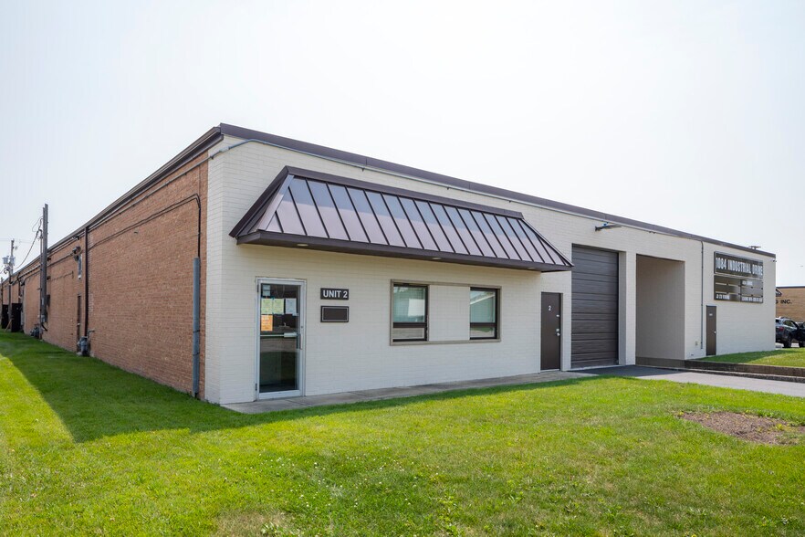 More Photos Of 1084 Industrial Dr, Bensenville Warehouse For Lease