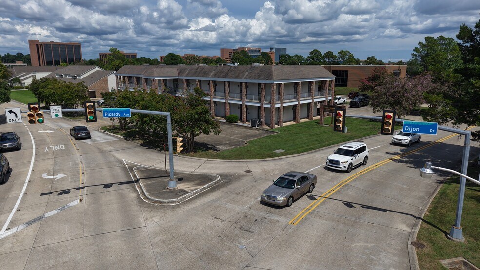 More Photos Of 7423 Picardy Ave, Baton Rouge Medical For Sale