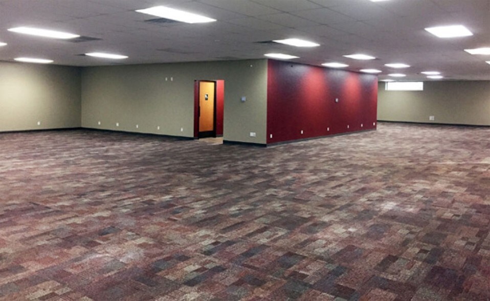 More Photos Of 11825 S Portland Ave, Oklahoma City Light Manufacturing For Lease