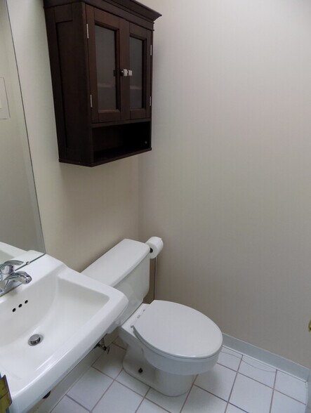 More Photos Of 111 Simsbury Rd, Avon Medical For Lease