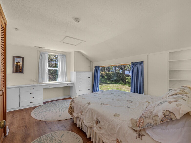 More Photos Of 2624 Neawanna St, Seaside Specialty For Sale