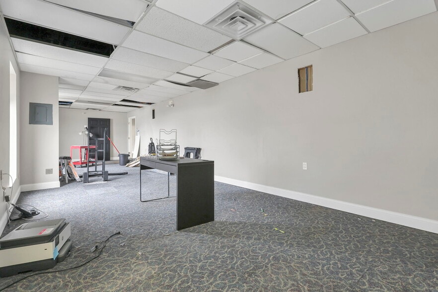 More Photos Of 2844 E River Rd, Dayton Office For Sale