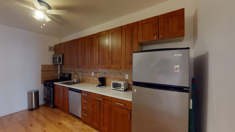 More Photos Of 46 Sutton St, Brooklyn Apartments For Sale