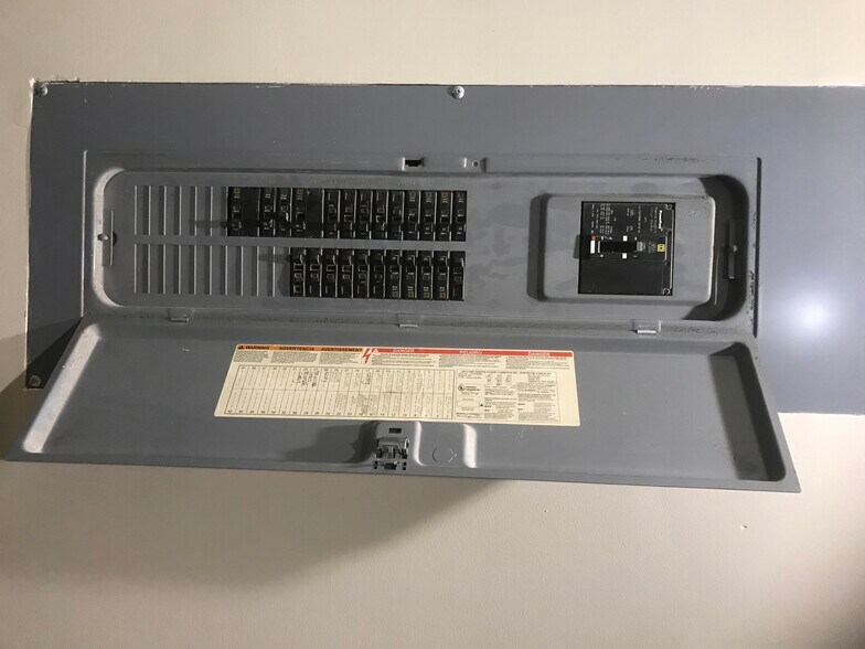 More Photos Of 421 W North Ave, Chicago Storefront Retail Office For Lease