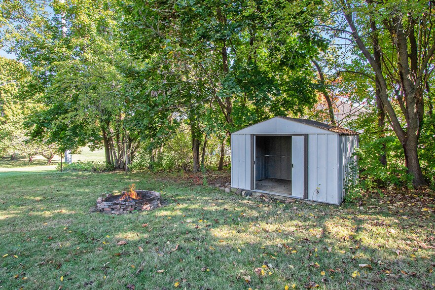 More Photos Of 1005 E Front St, Buchanan Specialty For Sale