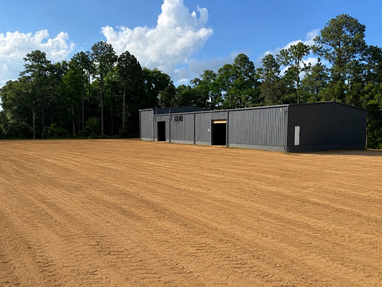 Primary Photo Of 75 Industrial Blvd, Eastman Showroom For Sale