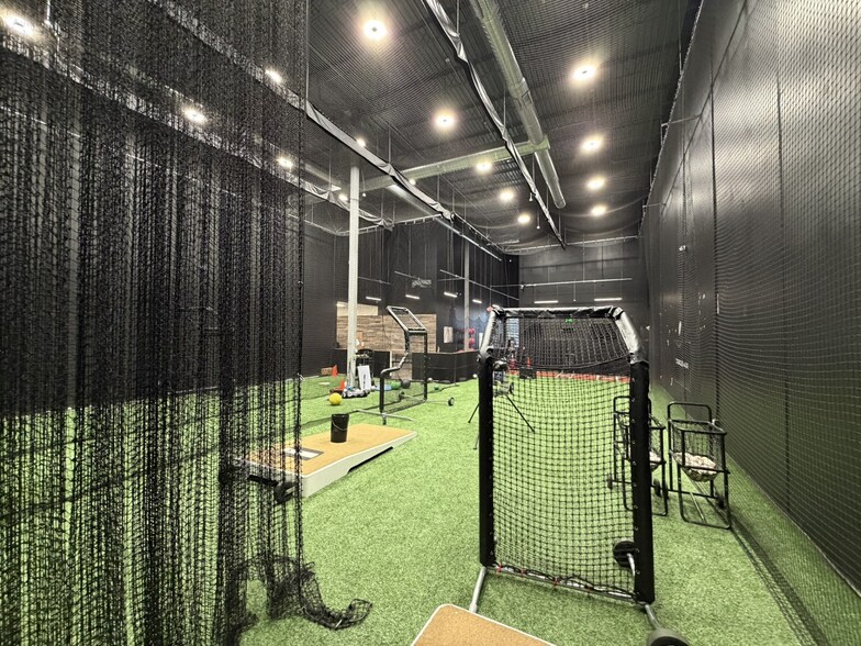 More Photos Of 1040 Mustang Dr, Grapevine General Retail For Lease