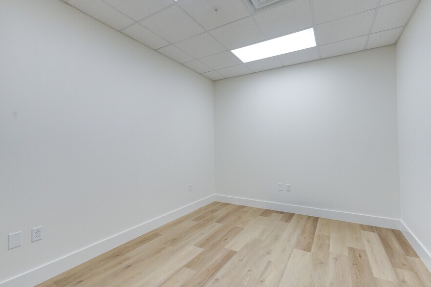 More Photos Of 8111 Patel Dr, Wolfforth Distribution For Sale