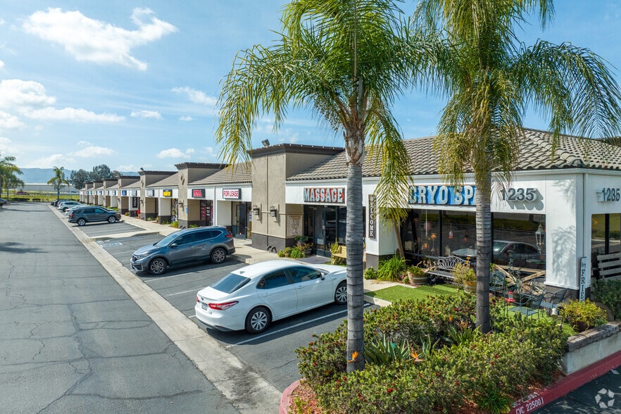 More Photos Of 1235 Indiana Ct, Redlands Storefront For Lease
