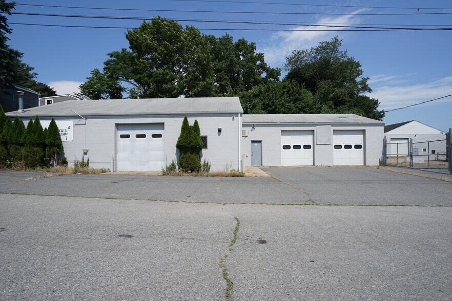 More Photos Of 81 Macondray St, Cumberland Warehouse For Sale